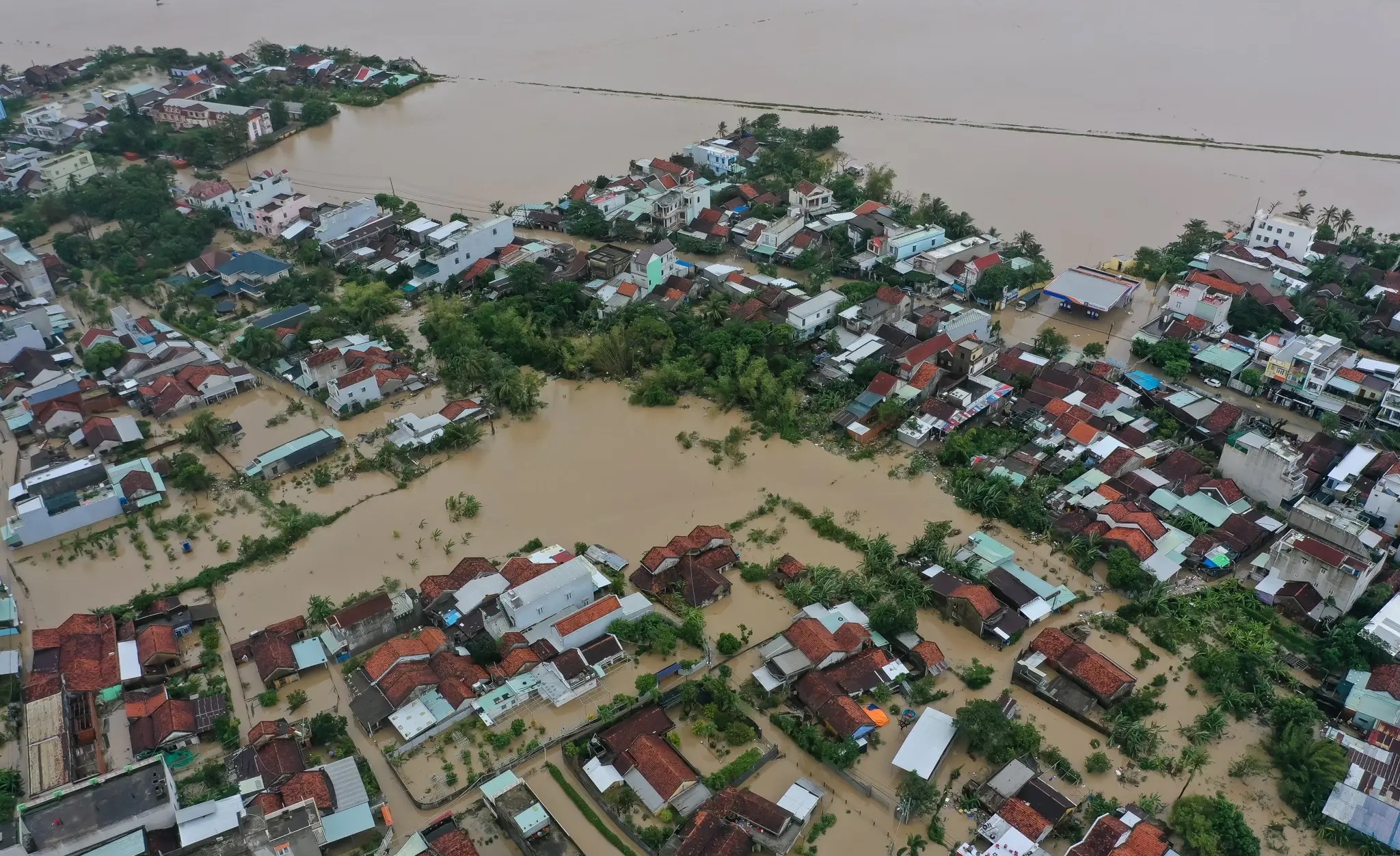 Cung cấp chiếu cho các Hội từ thiện giúp bà con vùng lũ lụt miền Trung năm 2025